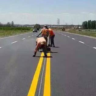 哈爾濱廠區(qū)道路劃線、學(xué)校停車場(chǎng)劃線施工